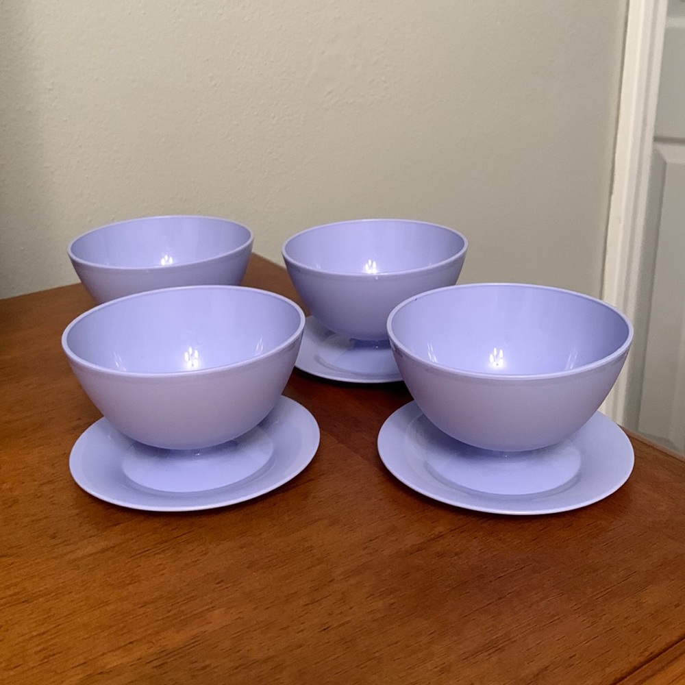 🌷Tupperware Set of 4 Purple Dessert Bowls with Attached Saucer Like New